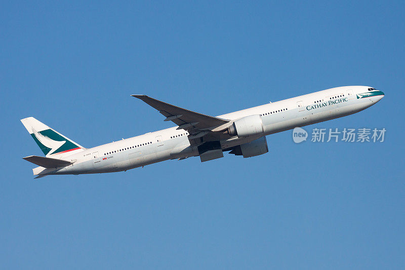 国泰航空波音777-300ER B-KPH客机在香港赤角机场起飞